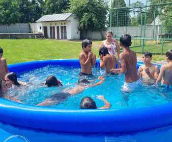 ROZVOJOVÝ TÍM V AKCII / Bazény a akivity s deťmi  - foto