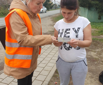 ROZVOJOVÝ TÍM V AKCII / Recyklácia skla. - foto