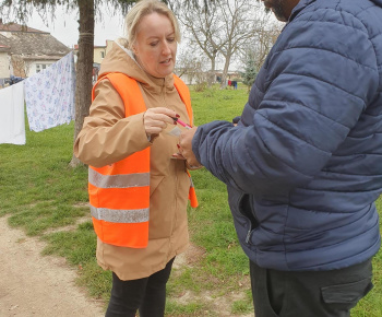 ROZVOJOVÝ TÍM V AKCII / Recyklácia skla. - foto